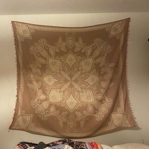 Light pink Mandela tapestry.